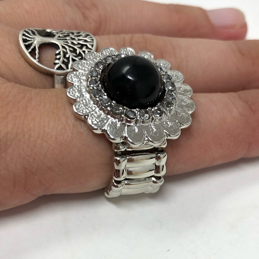 Expandable Flower Ring - Picture 2 of 6